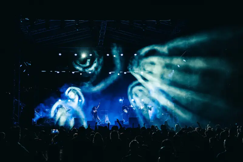 Stage Projections and Crowd